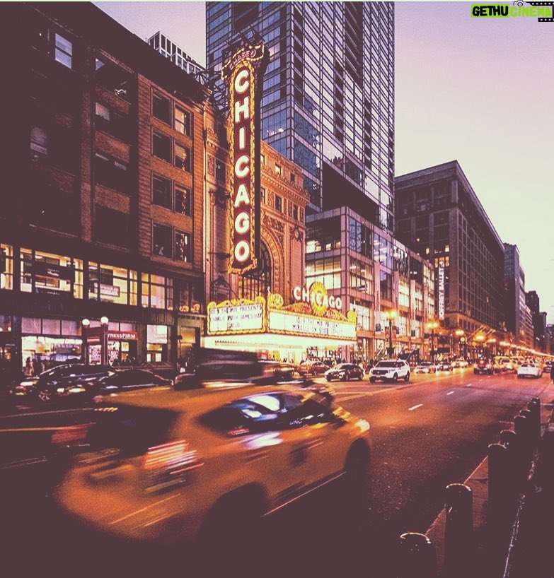 Tolga Karel Instagram - uzun pozlama #chicago The Chicago Theatre