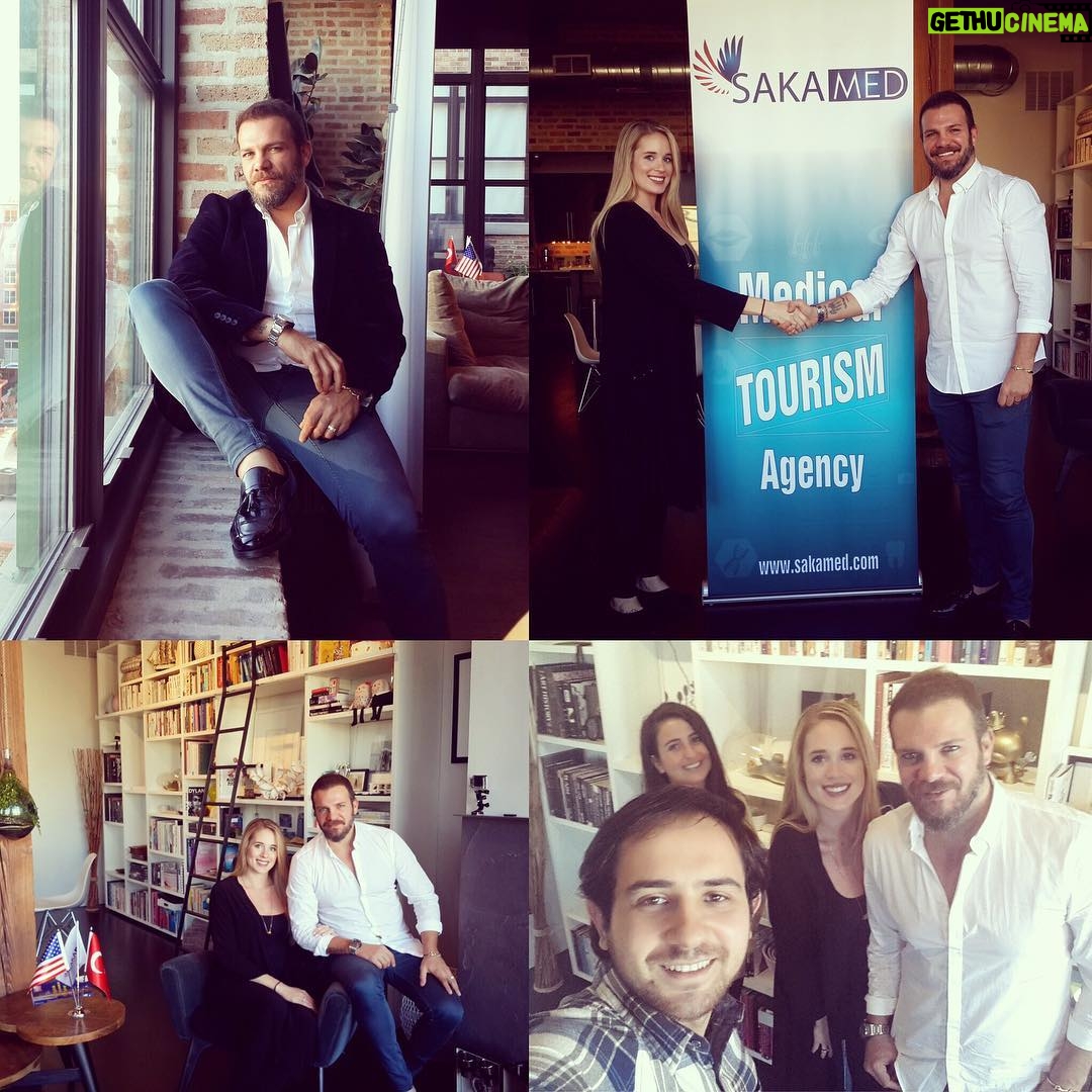 Tolga Karel Instagram - Milliyet gazetesi Anıl Sural ile Amerika'da Chicago'da gerçekleştirdiğimiz Özel Röportaj Türkiye Sağlık turizmin'de nerede ? Geçenlerde Tvde neler var deyip saat farkını da umursamayıp internetten kanallara bakıyorum. son dakika!!! tolga karel kaçtı! evini satıp ABD'ye yerleşti! eski eşi nafaka davası açtı! diye koca koca tickerlar falan. tolga karel'e bak, neler yapmış yahu bu adam? dedim. evlenip ABD'ye yerleşmiş. sen onca şöhreti bırak -ki çok nadirdir görülmesi- ABD'ye yerleş. hem de Chicago'ya. muhit Chicago olunca şöyle bir iki ufak araştırma yapıp hoop Sakamed'e denk geldik Söylemeden geçemeyeceğim Tolga karel göründüğünden daha yakışıklı! ve güzel eşi Sarah 4 aylık hamile! Neden Türkiye’de yaşamayı tercih etmediniz ? Türkiye’de rahat olamayacaktık. Çok fazla dedikodu var. Dışarıda gerçekten rahat olamıyorsunuz. Burada sıradan insanlarız, kılık kıyafete önem vermek zorunda değiliz, doğalız. Türkiye’de zorlanacak ve yıpranacaktık. Birlikte karar verdik. ABD’de yaşayacağımız belliydi aslında; Sarah’ın ailesi burada olduğu için ve şehrin de atmosferini bildiği için burası mantıklı oldu. Türkiye’de o popülaritede biz nefes alamayacaktık. Bugünlerde çok heyecanlıyız çünkü değerli eşim Sarah hamile. 7 ay önce evlendik. Yeni evliliğimizi bir bebek ile süslüyoruz. Şu an bebek 4 aylık. Kızımız olacak. Allah izin verirse ismi Mia olacak. Miami’de tanıştık adı neden mia olmasın Peki gelelim iş mevzularına Nedir bu Sakamed? Sakamed - Saka Medical, bildiğiniz saka kuşundan geliyor. Sağlık hizmeti almak isteyen herhangi bir ülke vatandaşını, Türkiye’ye getirip Türkiye’deki hastanelerde tedavi olmalarına aracılık ediyoruz. Türk sağlık endüstrisinin ne kadar kaliteli olduğunu dünyaya anlatmak istiyoruz. Amerika dahil diğer ülkelere, Türkiye’ye gelip kaliteli bir hizmet alın diyoruz. Hem tedavi olun hem de Türkiye’de turizm yapma imkanı sunuyoruz. Sakamed hem ajansınız hem rehberiniz oluyor. #cimfa Acorn lofts (O'connor)