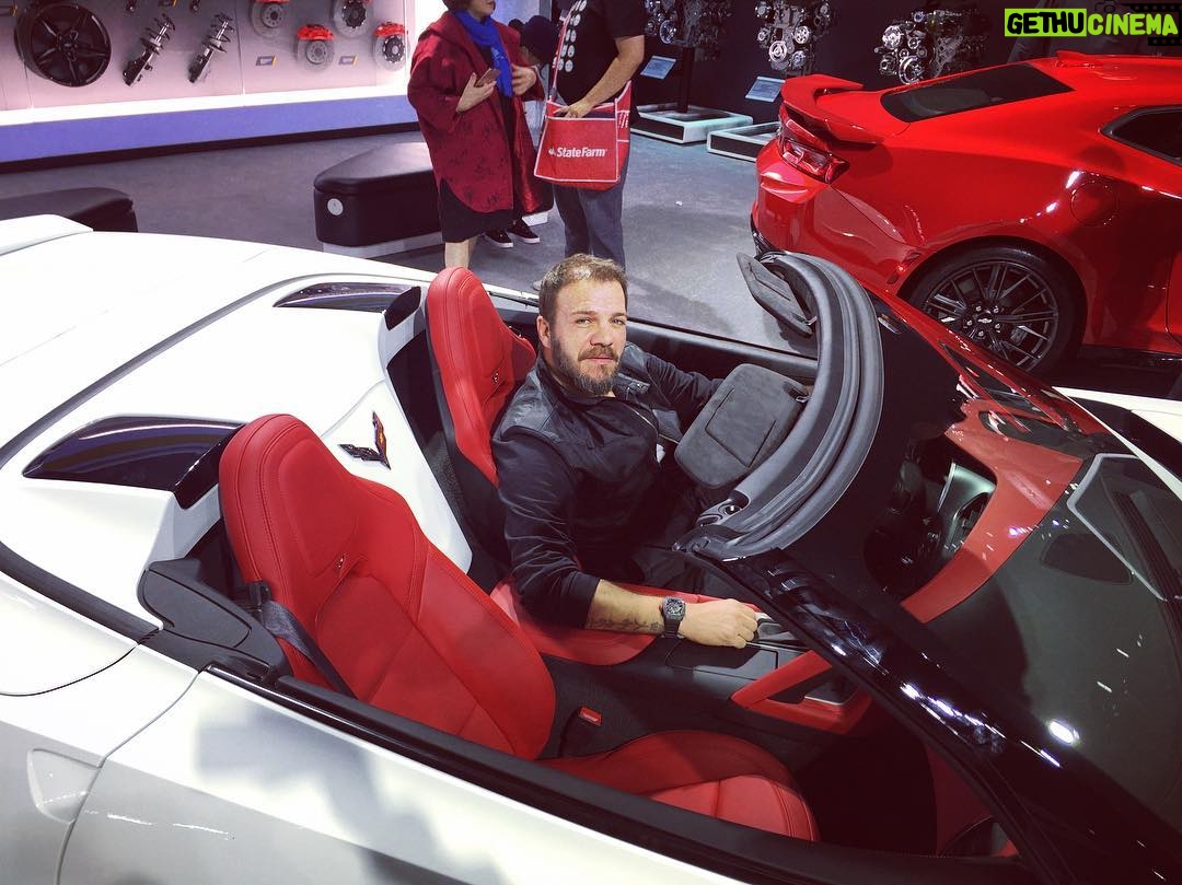 Tolga Karel Instagram - L.A e gelmişken corvette standını ziyaret etmeden olmaz dedik #corvette Los Angeles Convention Center