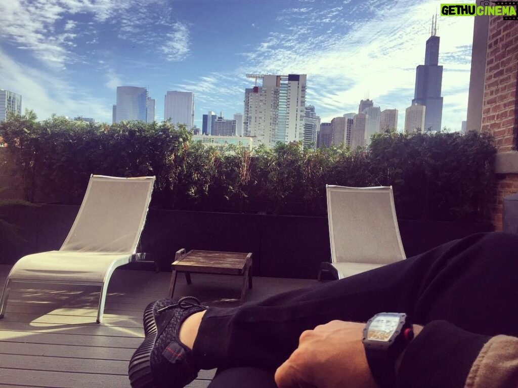 Tolga Karel Instagram - sunny day ☀️️ #chicago #chicagolife Acorn lofts (O'connor)