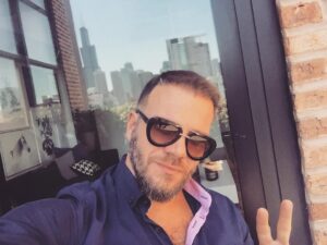 Tolga Karel Instagram - herkese huzurlu bereketli bir hafta diliyorum 🇺🇸🌎🇹🇷😎👍🏻 #chicago #westloop #chicagodowntown #sakamed #medical #tourısm #LLC Acorn lofts (O'connor)