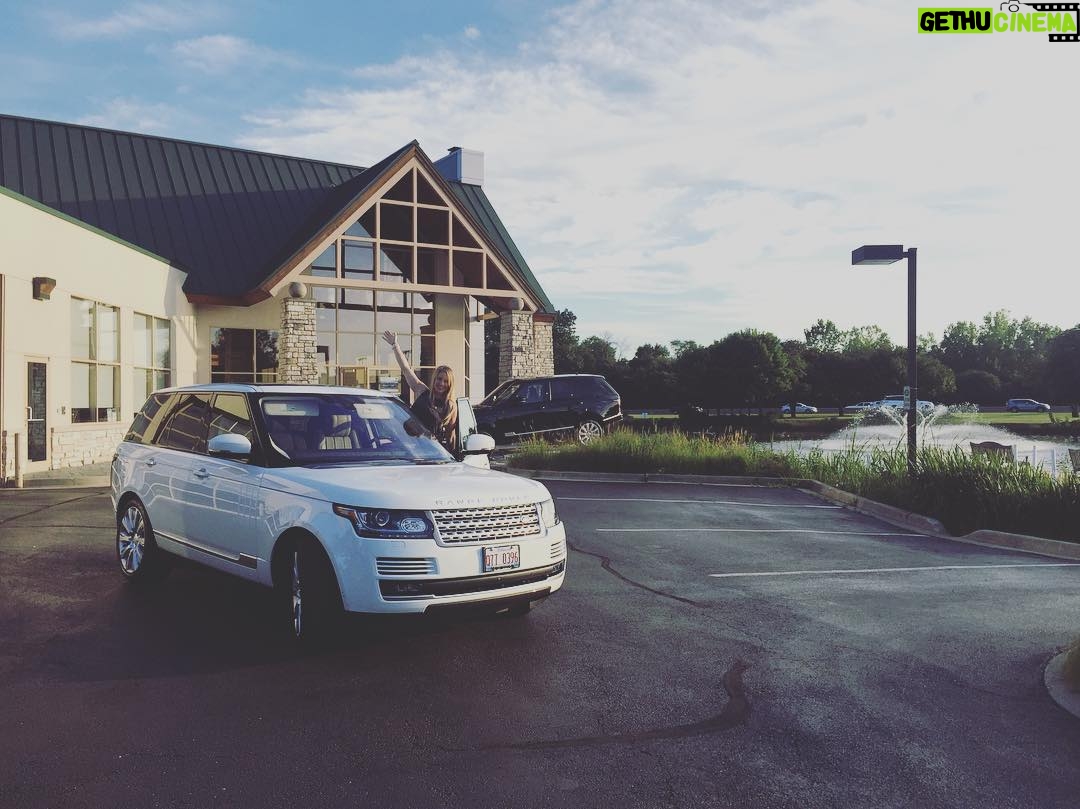Tolga Karel Instagram - Mrs Once's @sarahh_margarett 's new toy ππ»ππΊπΈ perfect color β€οΈ #whiteangel #chicagonewlife #chicago #rangerovervogue2016 #rangerover #rangerovervoguesupercharged Acorn lofts (O'connor)