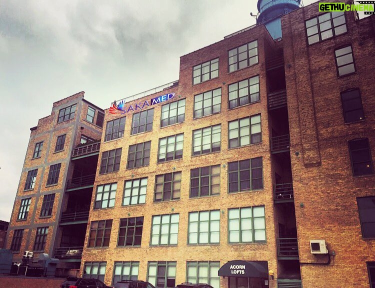 Tolga Karel Instagram - @sakamedical 🙏🏻🙏🏻🌎 #chicago 😊 #sakamed #Cimfa Acorn lofts (O'connor)