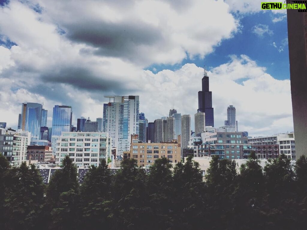 Tolga Karel Instagram - Chicago Home sweet home 👍🏻😊🇺🇸🌎❤️ #westloop #westdowntown Acorn lofts (O'connor)