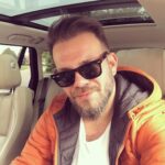 Tolga Karel Instagram - tüm dostlarıma ve yol arkadaşlarıma aileleri ve sevdikleri ile beraber keyifli huzurlu bir haftasonu geçirmelerini diliyorum 🙏🏻🙏🏻☺ 🇺🇸🌎🇹🇷 www.sakamed.com