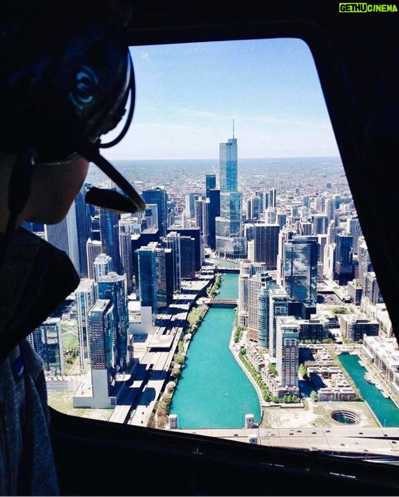 Tolga Karel Instagram - yukarıdan daha da bi güzel #chicago 🇺🇸#mycity #mytown Trump International Hotel & Tower Chicago