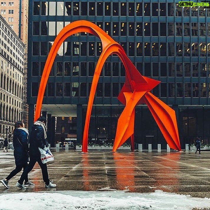Tolga Karel Instagram - renkler şehir hayatının monotonluğundan ve koca koca binaların sıkıcılığından kurtulmak için harika yollar #chicago 👍🏻❤ #chitecture Downtown Chicago