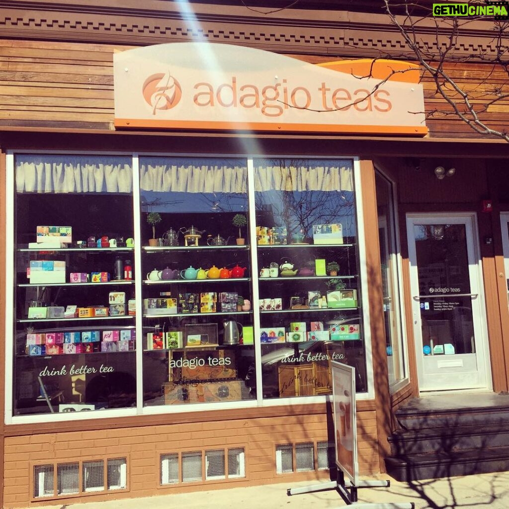 Tolga Karel Instagram - my favorıte tea store in #chicago #naperville 👍🏻#agadioteas #tea Adagio Teas Naperville
