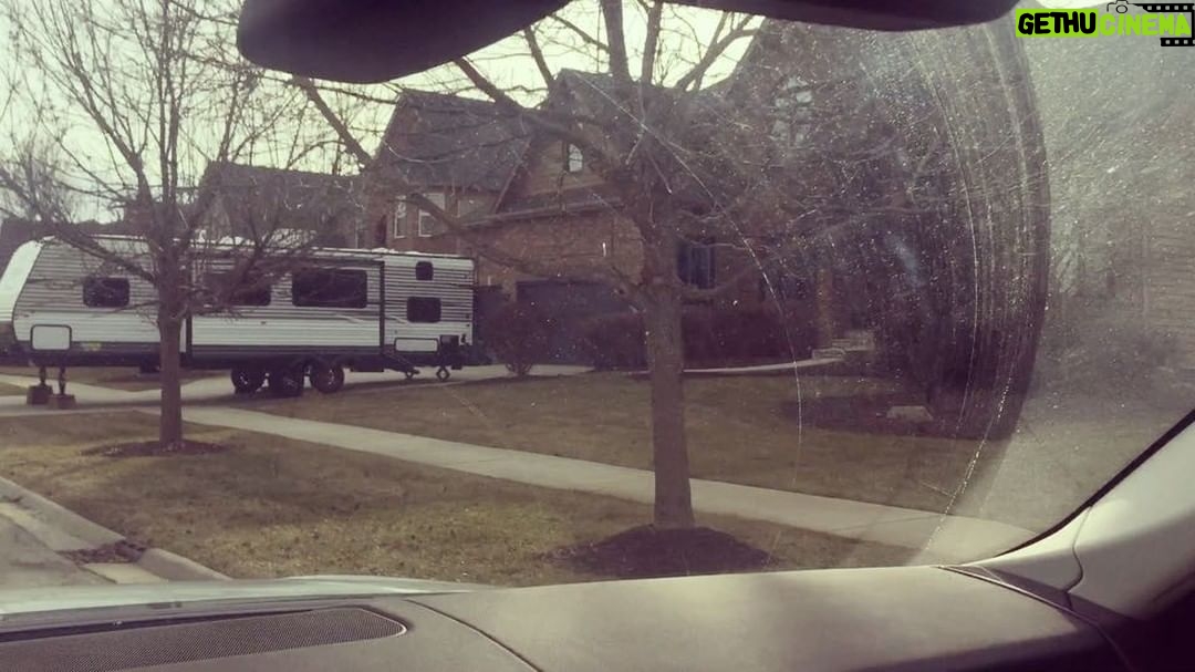 Tolga Karel Instagram - Kapının önüne Karavan'nını koymak Amerika'nın özgür ruhunu temsil ediyor aslında doğal içten Özgür ve samimi bayıldım 👏🏻👏🏻😊🇺🇸😍 Chicago, Illinois