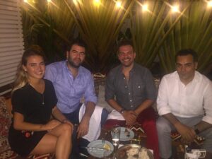 Tolga Karel Instagram - #miami  de türkiyenin en özel yüzlerinden  yetenekli kalbi güzel gönlü güzel oyuncu arkadaşım @ceydatesofficial  2 yıl sonra dünya starı👍🏻 İyiki tanımışım dediğim adam @bugratoplusoy ve  Amerika'nın en başarılı avukatlarından biri @metin.serbestt hayat dostlarla güzel