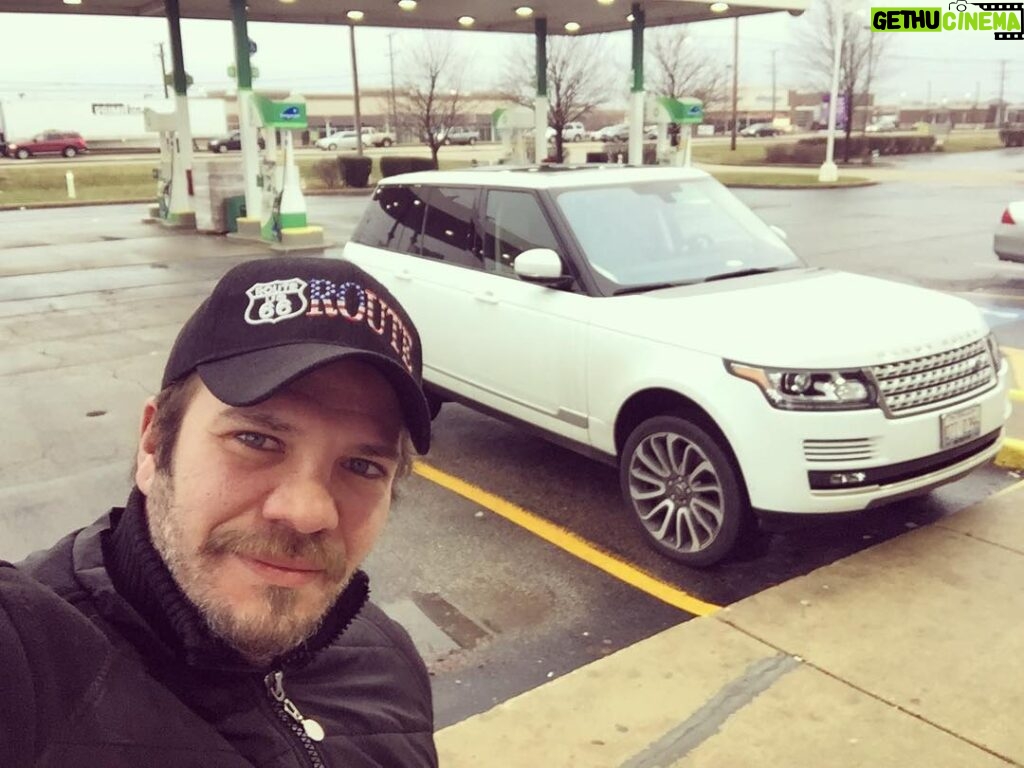 Tolga Karel Instagram - #chicago 🇺🇸 gunaydın pompacı olmayınca kendi benzini'ni kendin alıyorsun haliyle tabii güzel olan litresi 1.5 tl ye gelmesi şahane BP Connect