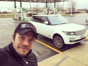 Tolga Karel Instagram - #chicago 🇺🇸 gunaydın pompacı olmayınca 
kendi benzini'ni kendin alıyorsun haliyle 
tabii güzel olan litresi 1.5 tl ye gelmesi şahane