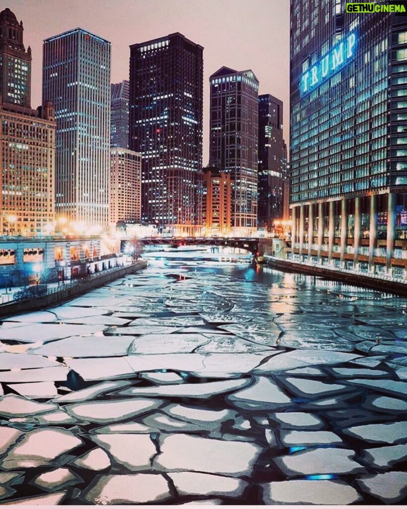 Tolga Karel Instagram - buzlar eriyince #chicago Trump International Hotel & Tower Chicago