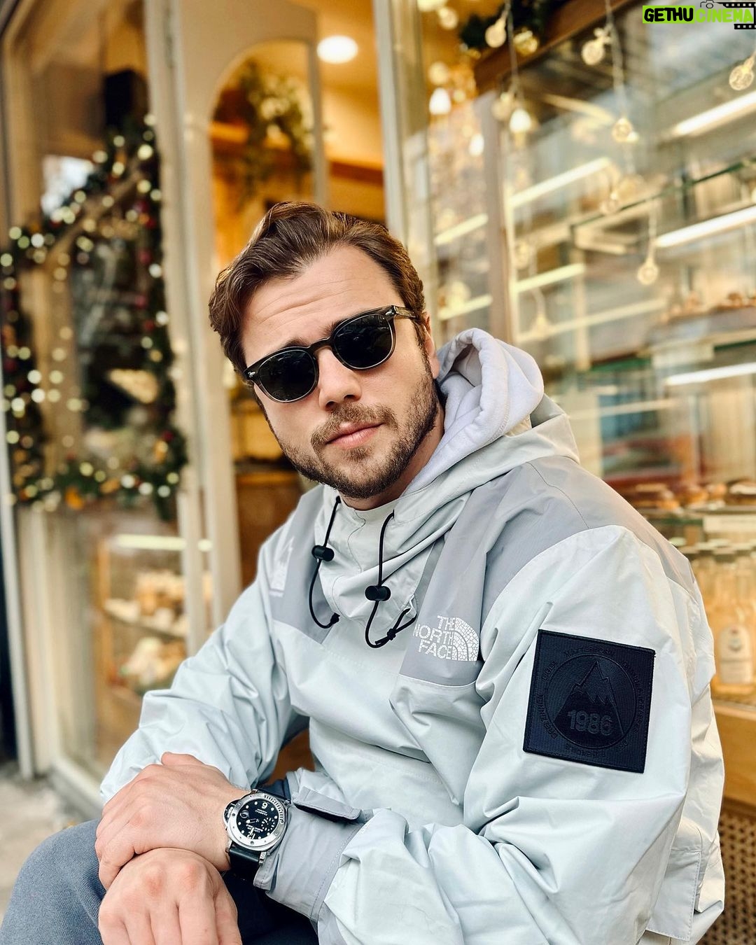 Tolga Sarıtaş - 402.9K Likes -