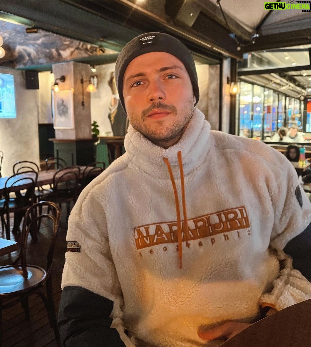 Tolga Sarıtaş - 444K Likes -