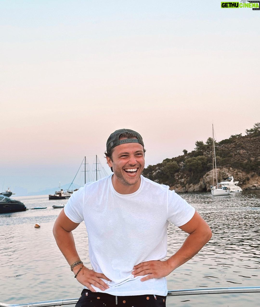 Tolga Sarıtaş - 347.2K Likes - 📸 : @zeynepmayruk