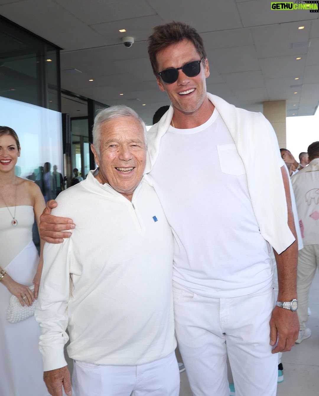 Tom Brady Instagram - Nobody does a party like @michaelrubin β¦i definitely needed ALOT of electrolytes today. Happy 4th of July!ππ»β€οΈπΊπΈ
