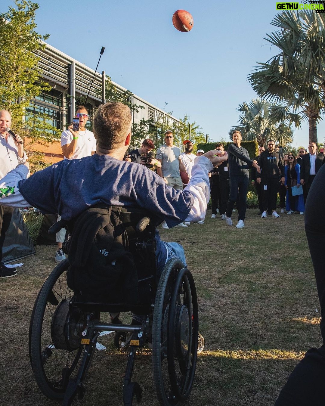 Tom Brady Instagram - Got together with my @autograph.io family in Tampa to celebrate the end of The Huddle, our first Signature Experience. This past season was the closest I’ve ever been with some of my biggest fans, and I couldn’t think of a better way to close it all out. The future of fandom is bright!