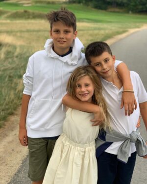 Tom Brady Instagram - I love my family
I love my teammates
I love my friends
I love my coaches 
I love football 
I love you all 

I am truly grateful on this day. Thank you 🙏🏻❤️