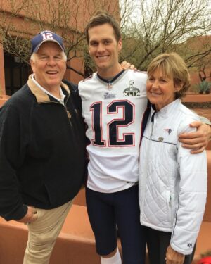 Tom Brady Instagram - I love my family
I love my teammates
I love my friends
I love my coaches 
I love football 
I love you all 

I am truly grateful on this day. Thank you 🙏🏻❤️