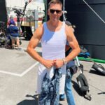 Tom Brady Instagram - The exact moment Tom Brady “went Hollywoood” on the 80 For Brady set. PS @therock I’m free until August if you need help with any stunts in the meantime.