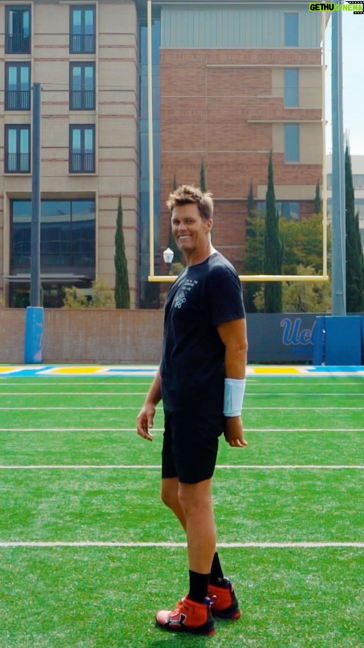 Tom Brady - 737.8K Likes - Still the best way to get some cardio in… @edelman11
🎥 @ari_fararooy @shadowlion
