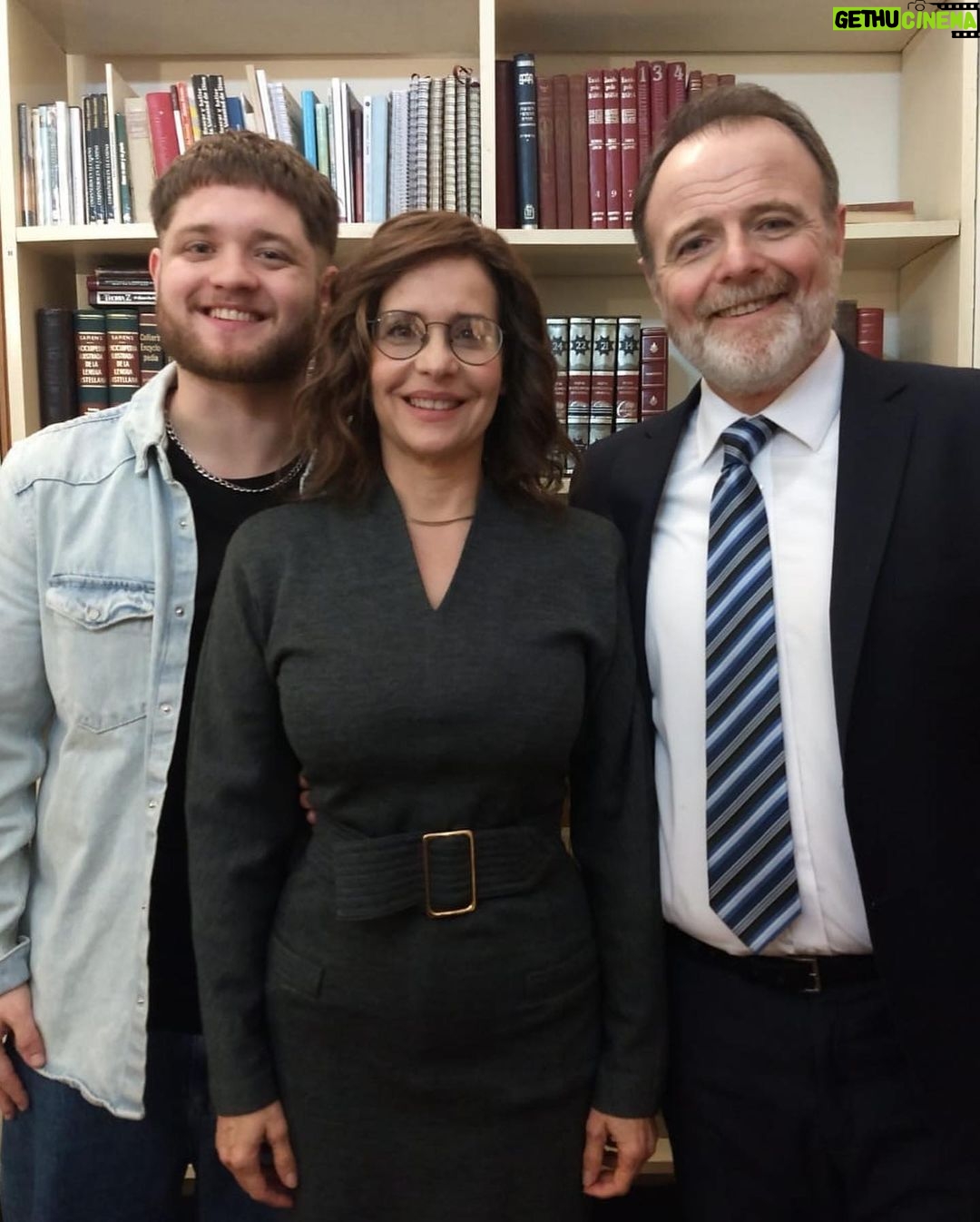 Tomás Kirzner Instagram - Amada Edna, debo dejarte. ¿Por qué? No puedo decirlo. ¿Adónde iré? No puedes saberlo. ¿Cómo llegaré? Ah… todavía no lo decido. Pero puedo decirte algo, cada vez que escuche el viento, susurrará tu nombre… Edna.