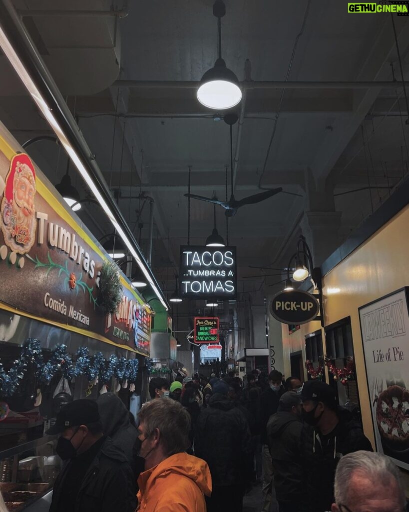 Tomás Silva Instagram - Downtown LA (na última encontrei uma banca que vende os meus tacos 🤪🌮)