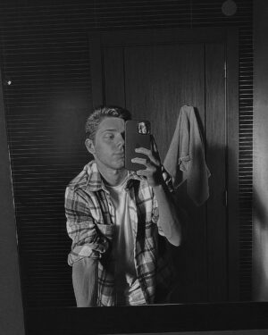 Tomás Silva Instagram - bored in the house bored in the house bored 😴