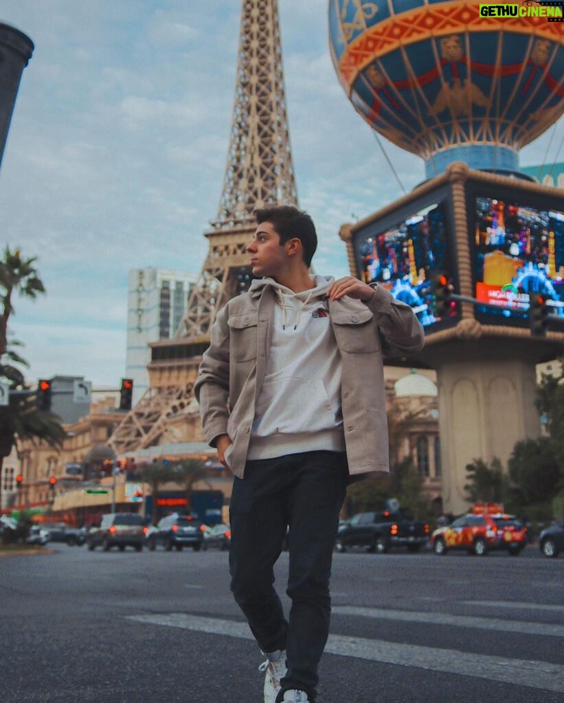 Tomás Silva Instagram - Oh hi Vegas 👋🎰 Las Vegas, Nevada