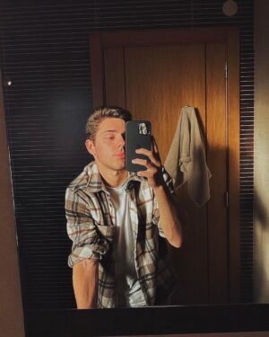 Tomás Silva Instagram - bored in the house bored in the house bored 😴