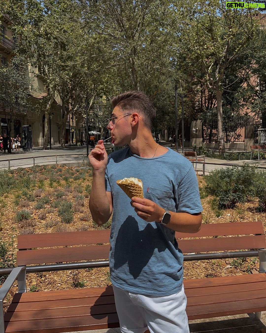 Tomás Silva Instagram - so far so good 🍦🌞 Barcelona, Spain