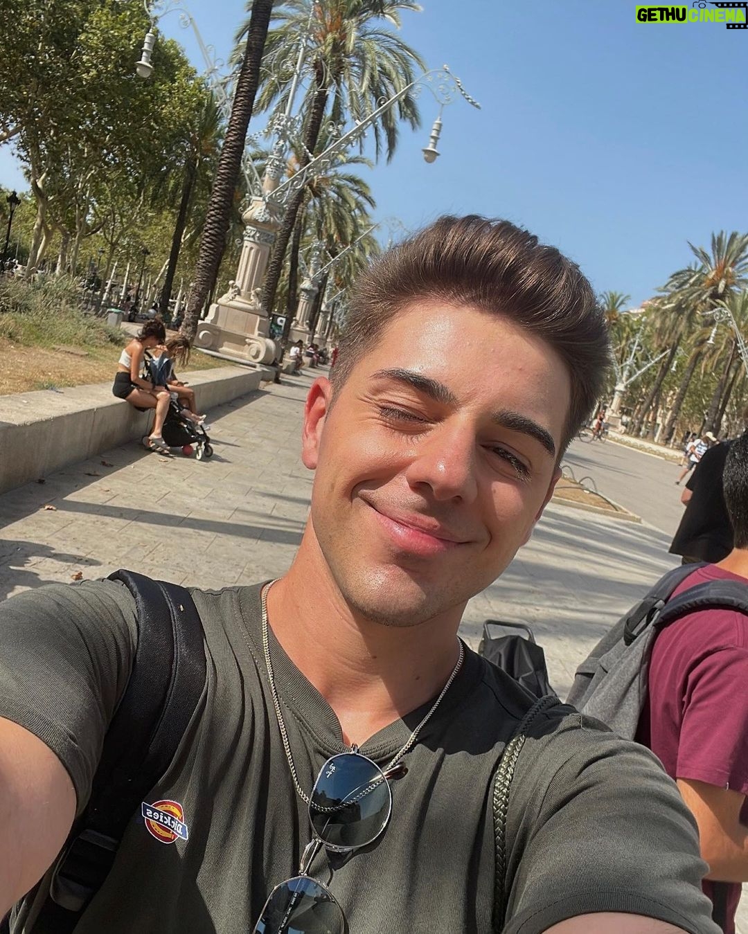 Tomás Silva Instagram - back to our regularly scheduled programming 🇪🇸🥘 Barcelona, Spain