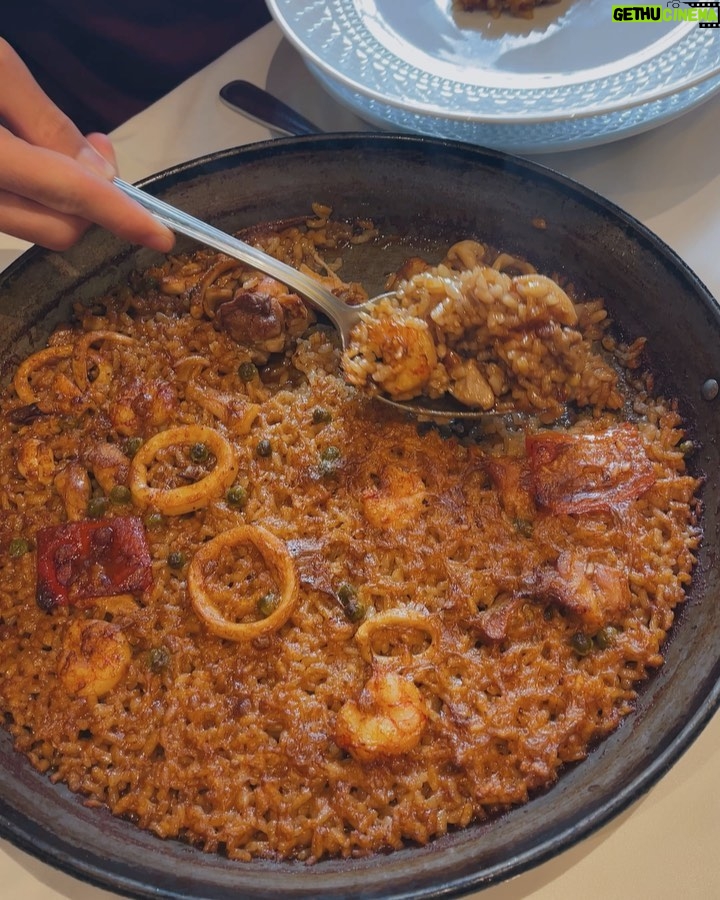 Tomás Silva Instagram - back to our regularly scheduled programming 🇪🇸🥘 Barcelona, Spain