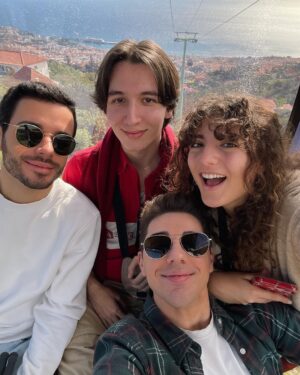 Tomás Silva Instagram - another day another slay com voos cancelados (TAParva), demasiada poncha e late night shows 🪩🤝🏼