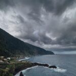 Tomás Silva Instagram - dump tardio do segundo dia em que percebi que a madeira é mais instável que eu, com vaquinhas na estrada, chuva do nada e tempo incrível depois com pôr do sol magnífico 🌊🌅🫰🏻 Madeira, Portugal