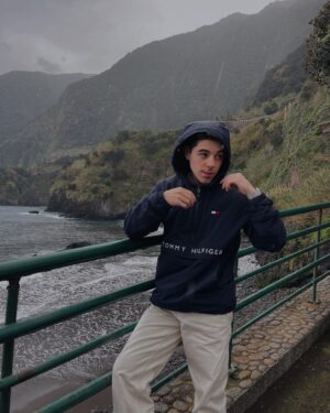 Tomás Silva Instagram - dump tardio do segundo dia em que percebi que a madeira é mais instável que eu, com vaquinhas na estrada, chuva do nada e tempo incrível depois com pôr do sol magnífico 🌊🌅🫰🏻