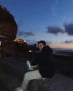 Tomás Silva Instagram - dump tardio do segundo dia em que percebi que a madeira é mais instável que eu, com vaquinhas na estrada, chuva do nada e tempo incrível depois com pôr do sol magnífico 🌊🌅🫰🏻 Madeira, Portugal