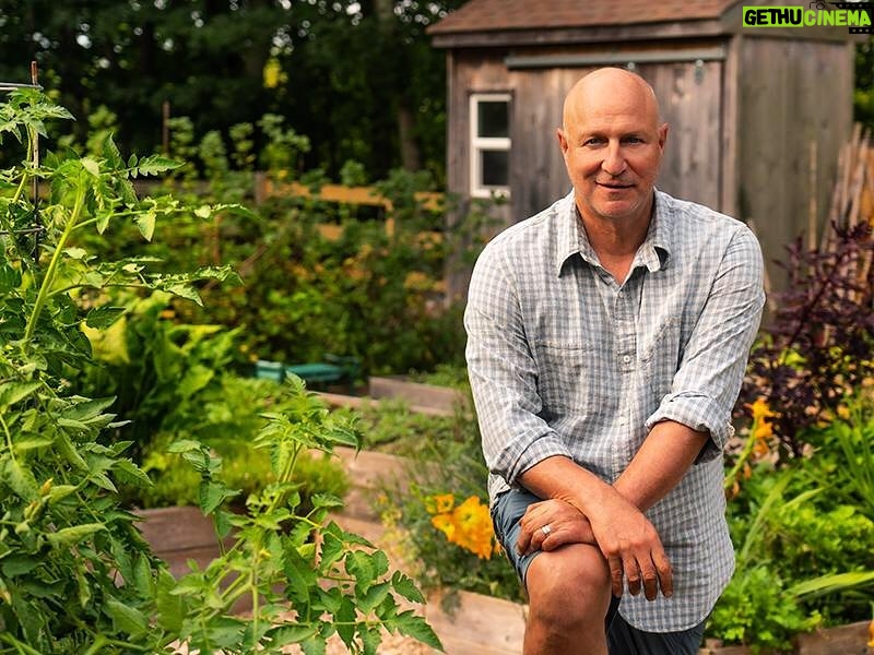 Tom Colicchio Instagram - Happy November! Discover the Colicchio Collection. Subscribe and Save starting this month! #november #fallseason #fallinlovewithus #tomcolicchio #chefrecipe #cheftomcolicchio #italy #sauce #colicchiocollection #colicchio #sauces #pairingsauce #culinary #foodpairing #homecooking