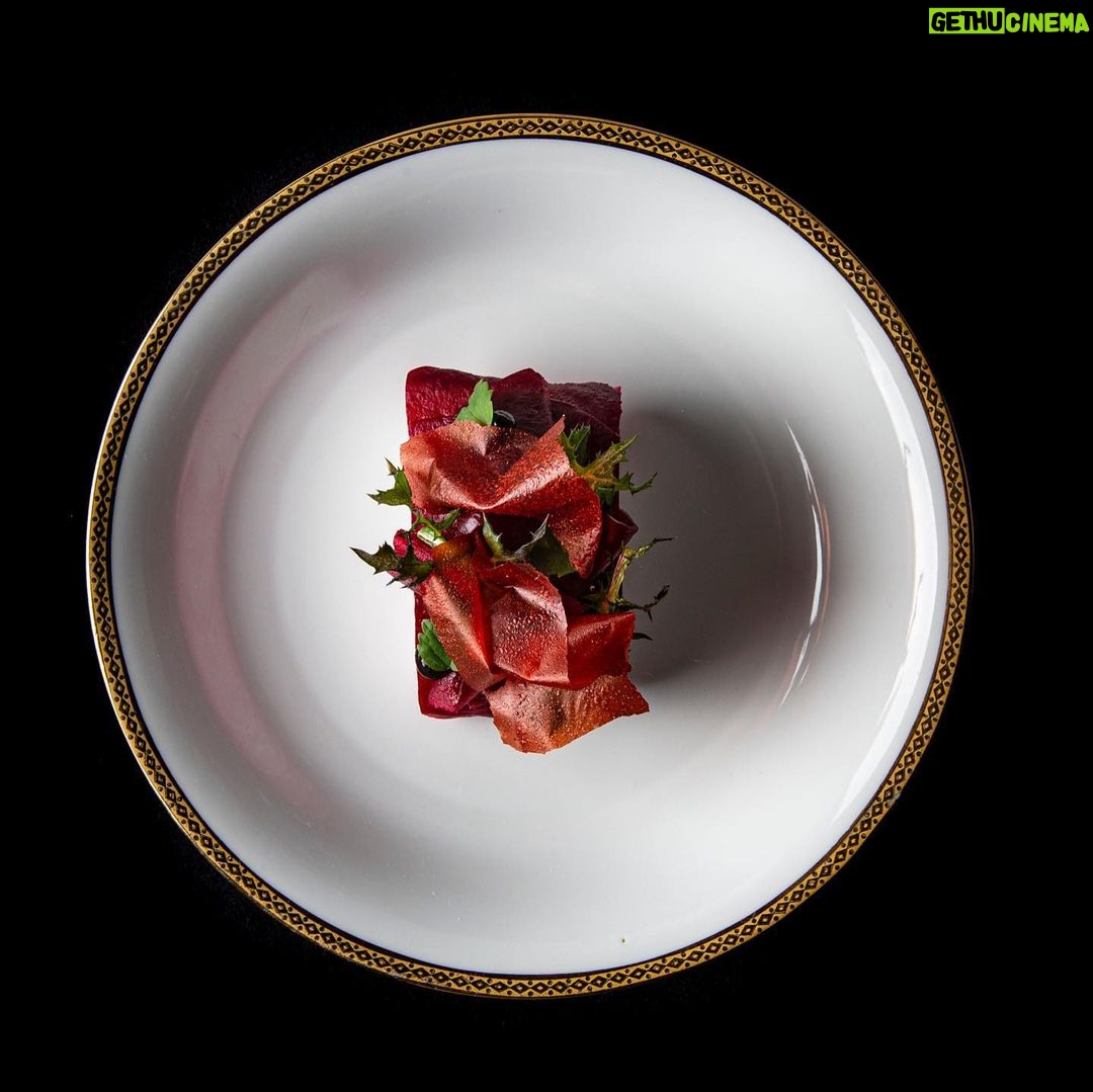 Tom Colicchio Instagram - Tom Colicchio x Matteo Morbini is just 2 weeks away. Tickets to join us at @vallatanyc and experience our collaborative seven course menu are still available on @resy. Link in my bio to secure your spot. 📸 @matteomorbini #vallatanyc #popup #fivenights #nyc #topcitybites #topnycrestaurants #tomcolicchio #italianrestaurant #valentinesday #celebrate #tastingmenu #unionsquareny #resy #booknow #makepeoplehappy