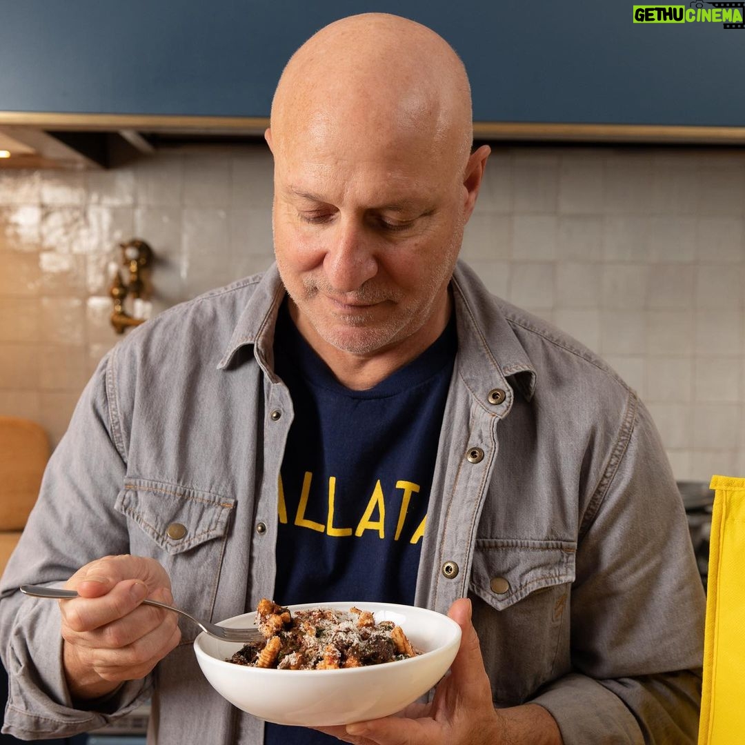 Tom Colicchio Instagram - I love this Oxtail Ragù's surprising ingredient list. Pinenuts, raisins, Swiss chard from @saturfarms, and... cocoa powder! 🍫 You might not expect cocoa in a savory Italian dish, this pasta dish is a favorite in trattorias throughout Rome. Enjoy via your freezer thanks to @eatipsa, and finish with a drizzle of EVOO and pecorino. Head to the link in my bio to order. New York, New York