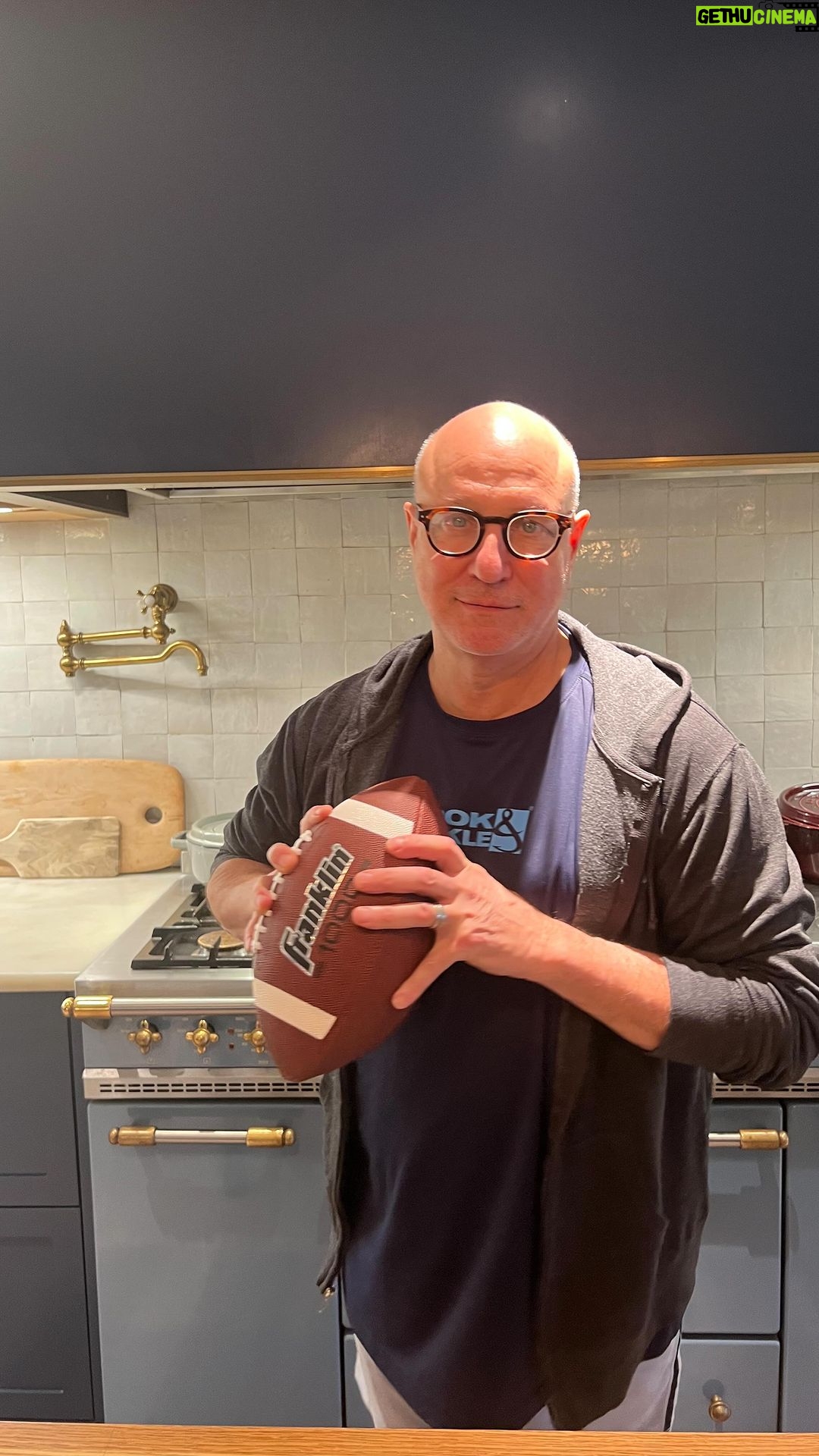 Tom Colicchio Instagram - Back by popular demand we have the Craft at Home Game Day 🏈 Taco Box 🌮 And this year we’re playing a little game. Upload a photo of your at home spread on game day. Tag me @tomcolicchio and @craft_newyork. Tell me which braise is your winner in the caption– the green braised pork 🦅 or the red braised beef brisket 🐺– and you will be entered into contest for a chance to win a dinner for 4 people at any of my @craftedhospitality restaurants in New York, Las Vegas or Los Angeles. Link in my bio to order this fan favorite today! #CraftatHome #biggame #gameday #gamedayeats #tacos #sunday #superbowl #tomcolicchio #athome #nyc #topcityeats #ordernow #makepeoplehappy ▪️Photos must be posted by Sunday, February 12th at 10pm. Contest ends at that time. ▪️The winner will be announced on my IG stories on Monday, February 13th for the winner to claim the prize. ▪️Must be 21+ years on age to participate. ▪️This contest is not sponsored, endorsed or administered by Instagram, The NFL or any its affiliates or teams. ▪️Prize must be accepted as is and holds no cash value. ▪️The winner will be selected at random and contacted with further instructions to claim the prize.