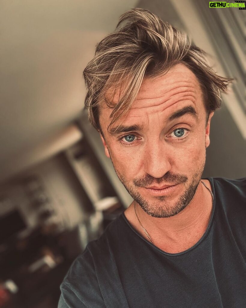 Tom Felton Instagram - Merry Christmas one & all. Thank you for your love & support this year. You’re the best ❤️ 🎄 x