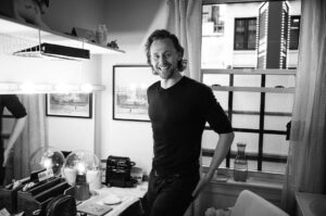 Tom Hiddleston Instagram - Two weeks left. #BetrayalBroadway
📷: @jennyandersonphoto