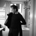 Tom Hiddleston Instagram - Jacket Weather. 🍁#BetrayalBroadway 📷: @jennyandersonphoto