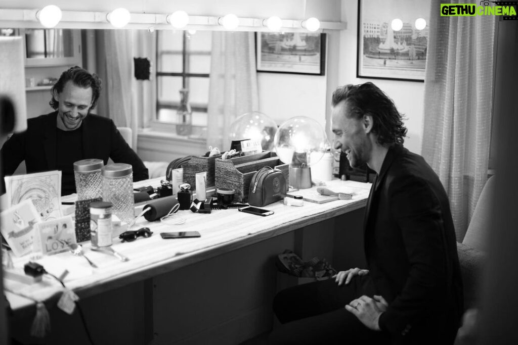Tom Hiddleston Instagram - Saturday night on Broadway. #BetrayalBroadway 📷: @jennyandersonphoto Bernard B. Jacobs Theatre