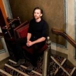 Tom Hiddleston Instagram - “If you go through life without connecting to people, how much could you call that a life?” Very grateful to The New York Times for the opportunity to talk at depth about #BetrayalBroadway. 📷: @dedecim Manhattan, New York
