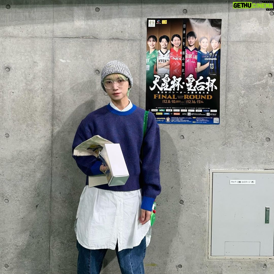 Toman Instagram - バレーボール天皇杯・皇后杯 準決勝と決勝に行ってきました! 2日目の席が1日目の席の一列前に変わるだけのミラクルで エンドのセンターブロックから迫力を体感することができました! 続くリーグ戦も代表戦も応援しています🔥🔥! #ウルフドッグス名古屋 #東レアローズ #JTサンダース広島 #パナソニックパンサーズ #NECレッドロケッツ #JTマーヴェラス #久光スプリングス #日立リヴァーレ #Vリーグ #天皇杯皇后杯バレーボール 東京体育館