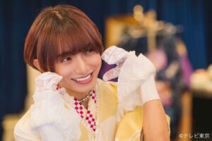 Toman Instagram - ドラマ『俺の美女化が止まらない!?』

本日2月1日よりParaviにて独占先行配信スタート！
毎週水曜よる8時に2話ずつ配信

YouTubeでは1話が期間限定配信中です！

(URLが載せれないので各サービスで
【俺の美女化が止まらない】と検索してみてくださいね☕️)

私自身、メイクをするようになった経緯が

学生時代から自分自身のスタイルや顔に
コンプレックスを抱いていて

そのコンプレックスをカバーするために始めたのがきっかけでした。

苦戦しながらも、カラコンを初めていれた時の感動
ファンデーションで肌が明るく均一な色味になって
リップで唇がピンクになるだけで湧き出た自信と喜びを
今でも覚えています。

当時から今でもメイクをすることによって
『とまん』という自分ではない自分が完成して

それに合わせて、着たい服を着た日には無敵です。

そんな心境の変化と
このドラマの晴臣君の姿が重なったり
それぞれのキャラクターに共感できる場面が多々ありました。

きっとコンプレックスは
自分自身だからこそ気にしてしまうけれど
意外と周りからは気にならなかったり
むしろ「そこが良い」と思われていたりするものです

皆さんは皆さん自身が思っている以上に、素敵なのです。

年齢、性別。
そのような概念は吹っ飛ばして
自分の『好き』を大切に。

本題に戻りまして
『俺の美女化が止まらない!?』
よろしくお願い致します( ◠‿◠ ) 

#Paraviにて毎週水曜よる8時
#地上波では4月から

#ご来店お待ちしております

#オレ美女