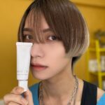 Toman Instagram - 『欲望のままに美しく。』 UNLICSは透明感のあるやわらかな肌を起点に 美への欲望を満たしていく スキンケア&ベースメイクブランドです。 今回、私が使用したのは 「 アンリクス インプレスカラーウェア 」 カラーはアップグレードブルーです。 4色のカラー展開で、お肌の色や質感をコントロールできるので その日の気分や、お肌に合わせてなりたい印象をつくれます。 アップグレードブルーを使ってみた感覚は 肌に乗せると優しく自然に、綺麗な素肌のように仕上がり その後にメイクを進めても適度に艶もあり 肌が明るくなった感覚です。 カラーは他に ・バーサトルベージュ ・タッチアップグリーン ・フォギーオレンジ があり、価格は3,080 円(税込み)です。 #PR #花王 #UNLICS #アンリクス
